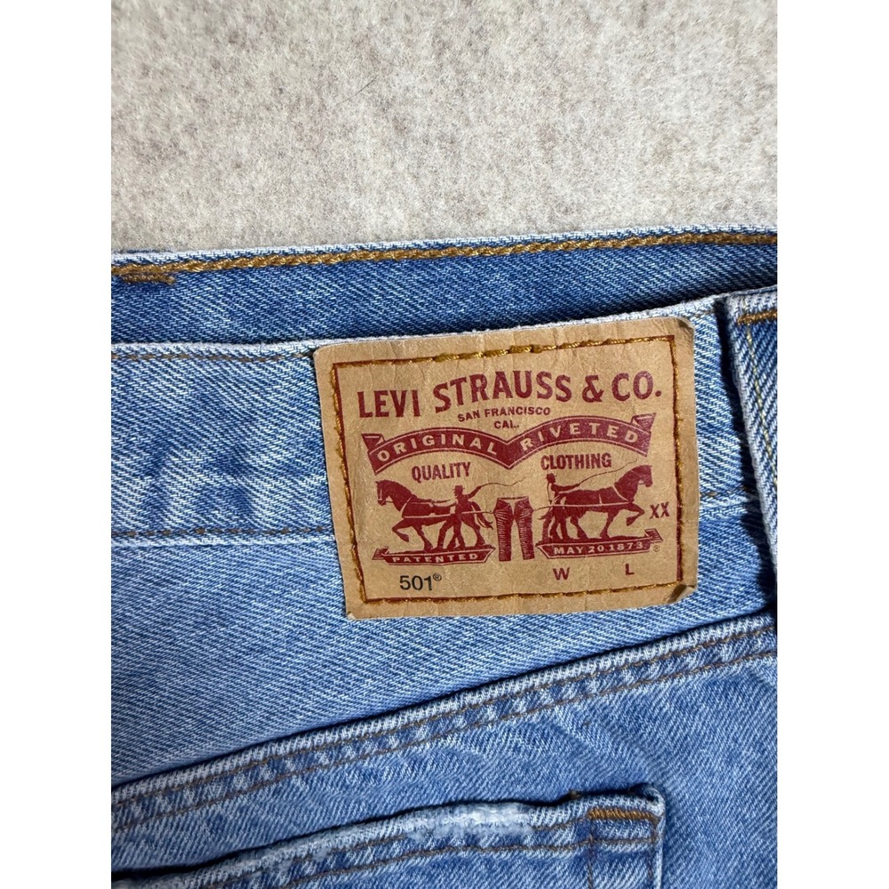P78. Levis 501 Original Cut Off Denim Shorts Distressed Frayed Medium Wash Women